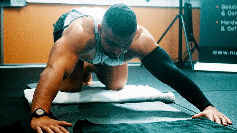 Αυτός είναι ο ρέκορντμαν με τα περισσότερα push-ups σε μία ώρα!